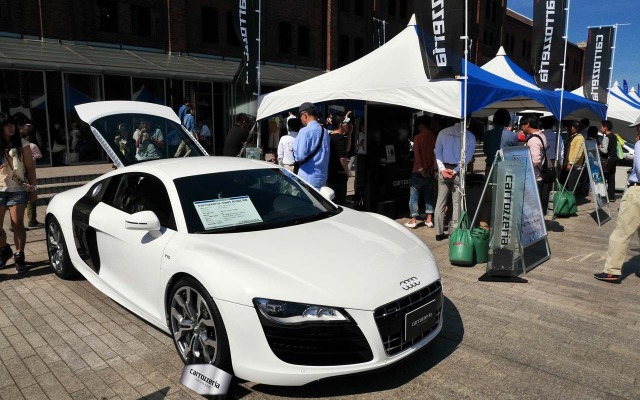 「CAR MEETING 2014」で多くの人を集めたパイオニアの「サイバーナビ」テント