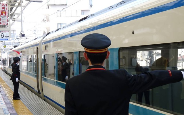 東武は6～8月の毎週金曜日、浅草20時30分発の新栃木行き臨時特急「きりふり269号」を運行。同列車の運転日は、18時～22時台の日光線特急が30分間隔となる。車両は350系を使用する（写真は東武特急のイメージ画像で、記事中の列車に使用される車両とは関係ありません）