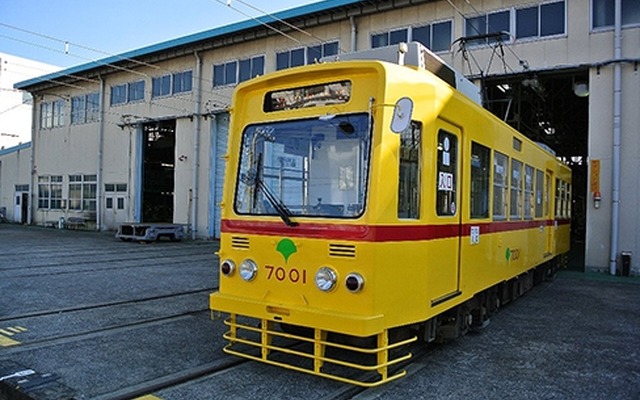 東京都交通局は「路面電車の日」記念イベントを6月8日に開催すると発表。写真の7001号車と黄色に青帯の7022号車を並べた車両撮影会をはじめ、様々な展示や企画が行われる
