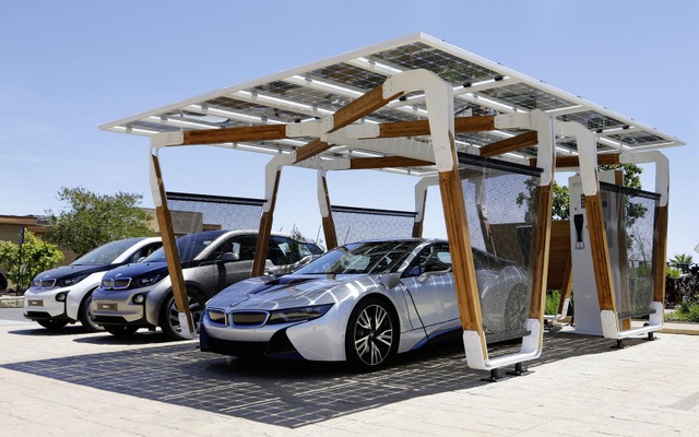 BMW「i」ブランド専用のソーラーパネル付きカーポート