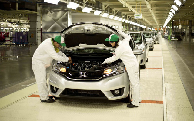 自動車工場（参考画像）