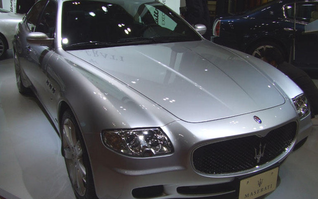 【東京モーターショー05】マセラティ クアトロポルテGT---どちらが好み?