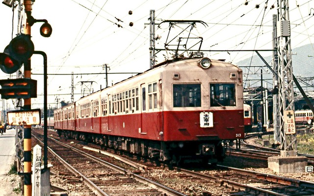 大牟田線で運転されていた頃の313形。現存する315号編成が写真の旧塗装に塗り替えられ、5月23日から運転を開始する。
