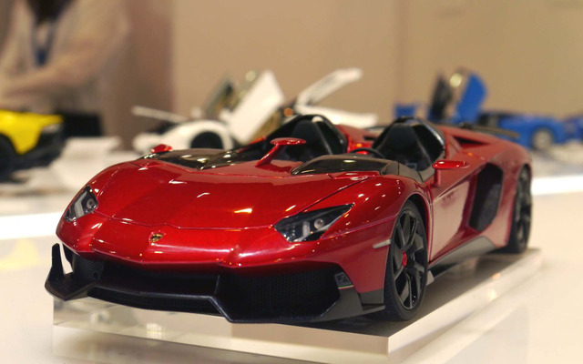 オートアート製ダイキャストモデルのランボルギーニ・アヴェンタドールJ