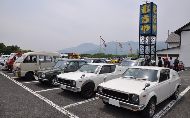 「よ！懐かしい車」クラシックカー130台が朝霧高原に集合