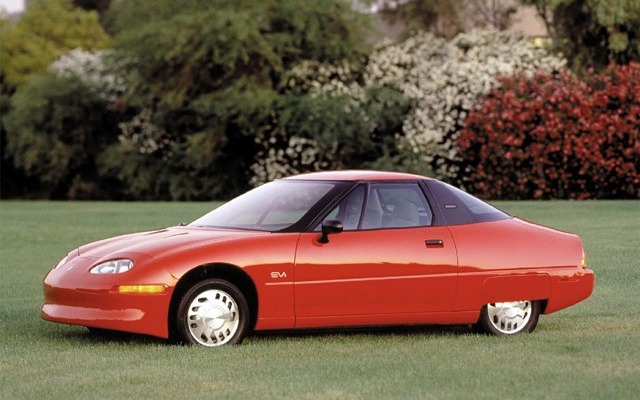 GM、EVが売れずでカリフォルニアを訴える