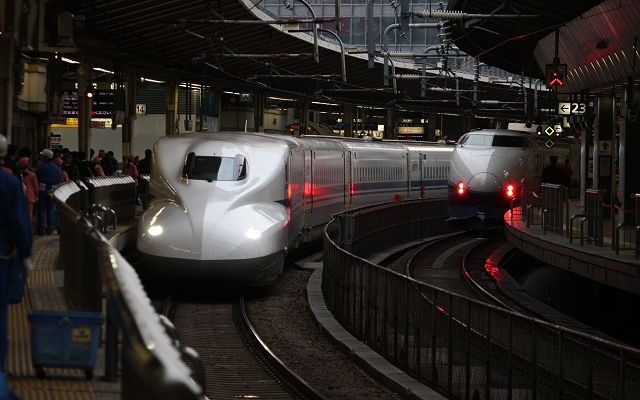 3月ダイヤ改正でほぼ全日、毎時10本「のぞみ」を運転できる体制となった東海道新幹線。夏期は前年を上回る本数を運転する