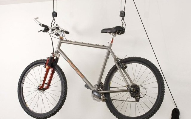 シーリングマウンテッドバイクリフト