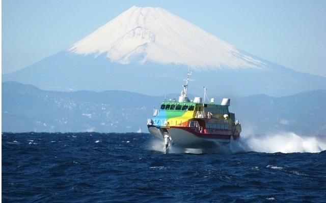 東海汽船、高速ジェット船「セブンアイランド」が清水港に初入港