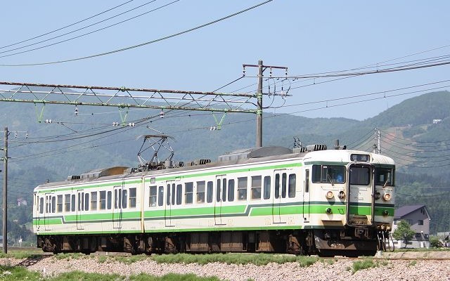 3連休期間に限り自由に乗り降りできるJR東日本の「三連休乗車券」が今年も発売される。写真は「三連休乗車券」で利用できる上越線の普通列車。