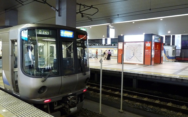 開業から20周年を迎える関西空港駅。JR（左）と南海（右）が乗り入れている。
