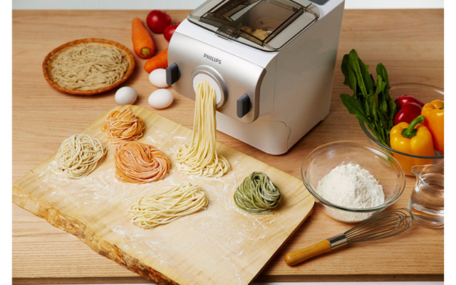 うどん、そば、ラーメン、パスタなど、様々な麺を自宅で簡単に作ることが出来るフィリップスの新調理家電「ヌードルメーカー」。