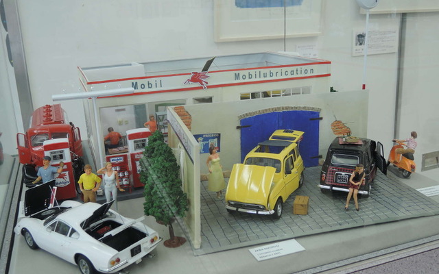 会場風景（オートモビル・アート連盟 作品展）