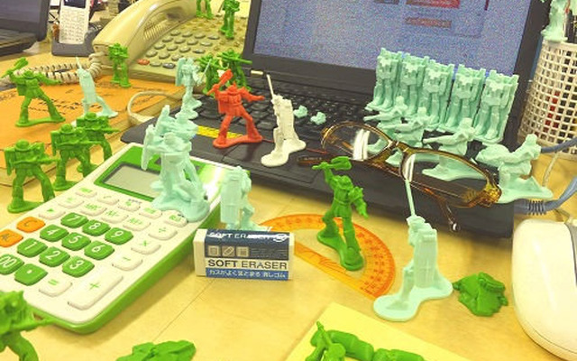 機動戦士ガンダム～机の上が1年戦争になる?！～