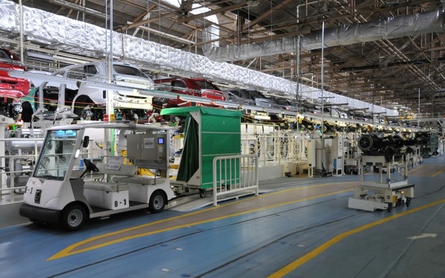 左がゴルフカートベースのAGV、右が小型のAGV