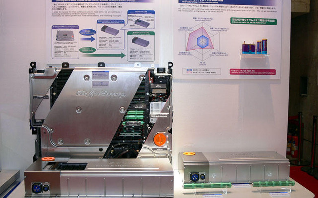 【東京モーターショー05】三洋電機「バッテリーのコストを半分に」