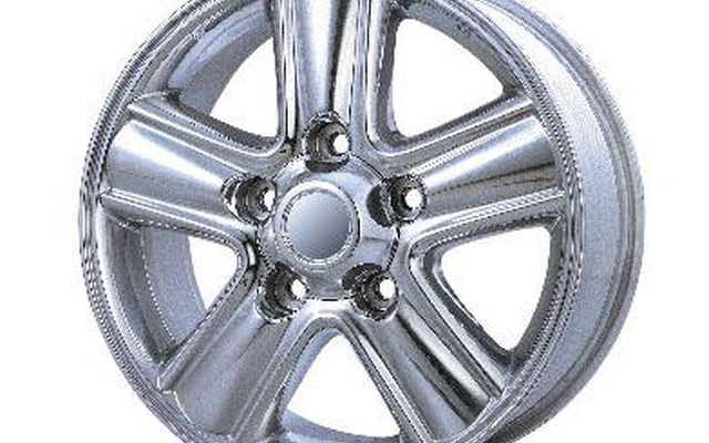 ガラスのような透明感のホイール…トピー工業