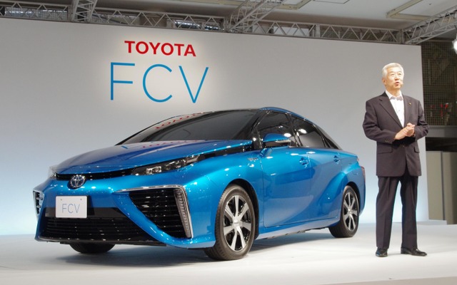 トヨタ セダンタイプの新型燃料電池自動車（FCV）