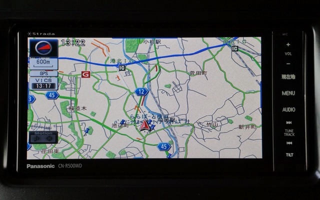 通常時はメニューを非表示として、地図を広く見せる