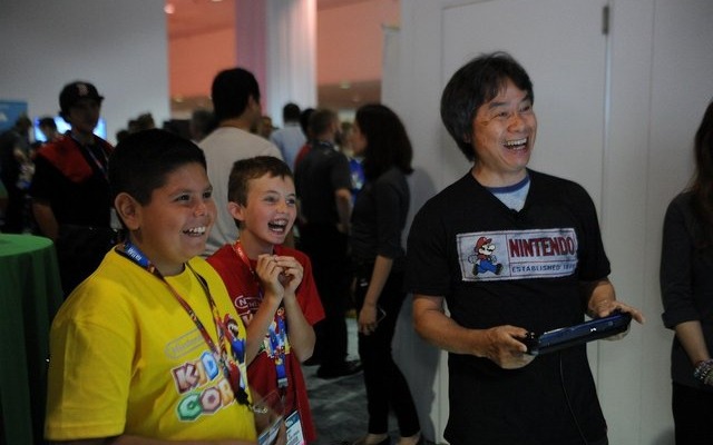 E3 2014で行われた「Nintendo Kids Corner」の様子。会場では、招待された子供たちが宮本茂氏といっしょに最新作を試遊する姿も見られました