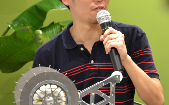 チームHAKUTOより、ローバー試作機と金田政太氏