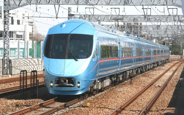 小田急は今夏も『メトロ湘南マリン号』『湘南マリン号』を運転。車両は60000形「MSE」を使用する。