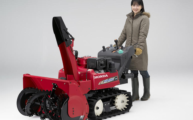 ホンダのハイブリッド除雪機、世界初3つの作業モード