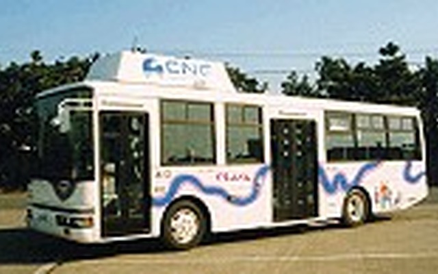 国内初、50人乗り中型CNGバス運行開始---東京じゃないの?