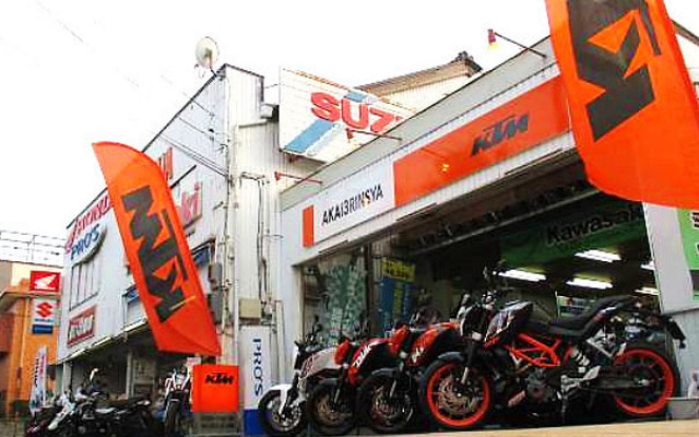 バイクハウス 赤い3輪車