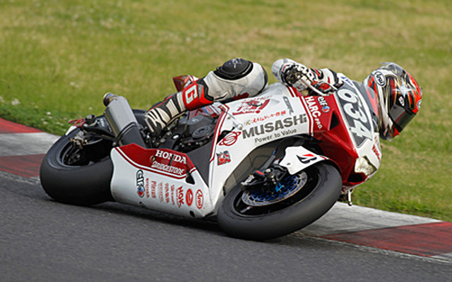 昨年優勝したMuSASHi RT HARC-PROの2014年車両