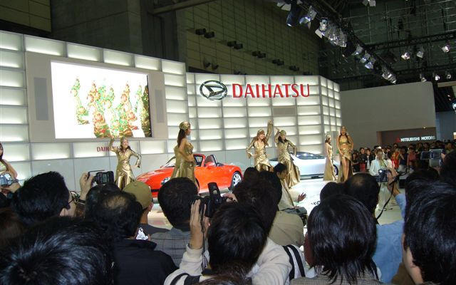 【東京モーターショー05】グランドフィナーレ、元気なダイハツに感動