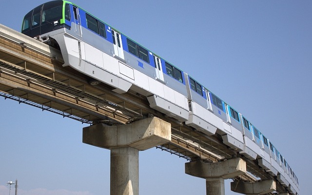 羽田空港国際線ビル駅付近を走る、東京モノレール17年ぶりの新型車10000形。7月18日から運転を開始する。