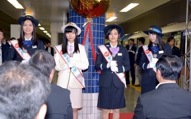 HKT48（7月18日、東京モノレール新型車出発式）