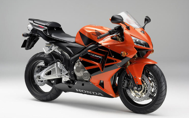 ホンダ CBR600RR のカラーリングを変更