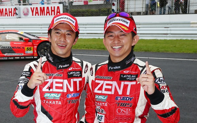 今季初優勝の立川（左）&平手。＜撮影：益田和久＞