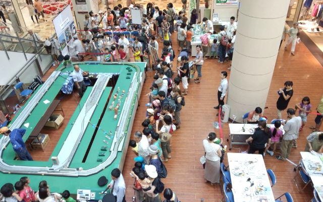 小田急は8月9・10日の2日間、新百合ヶ丘で「鉄道まつり」を開催する。写真は2013年の様子。