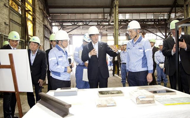 安倍晋三首相、新日鉄住金八幡製鉄所にある「明治日本の産業革命遺産　九州・山口と関連地域」を視察
