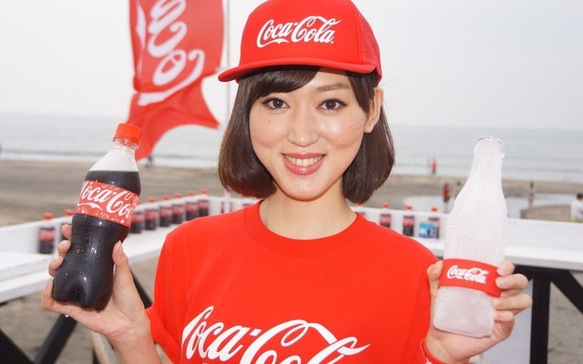 コカ・コーラ『氷のコンツアーボトル体験イベント』（7月19日、由比ケ浜）