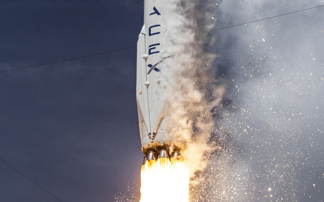 通信衛星「ORBCOMM OG2」を打ち上げた際のFalcon 9ロケット。