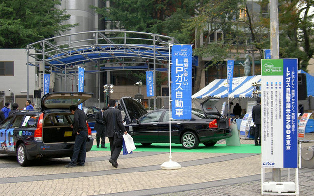 LPG車をでCO2の削減を---「LPガス自動車展示会」開催