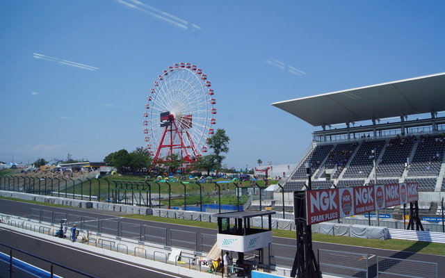 【鈴鹿8耐】灼熱の鈴鹿サーキット、気温35度で猛暑日に