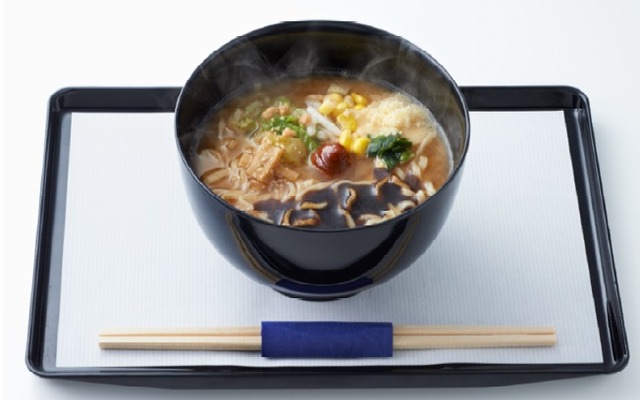 ANA、博多一風堂と共同開発した「コク極まる味噌『大地』」をANA国際線機内食で提供