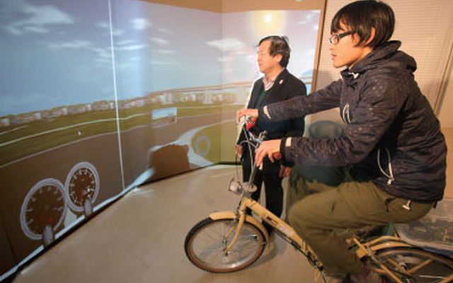 自転車シュミレーターが下水道展’14大阪に