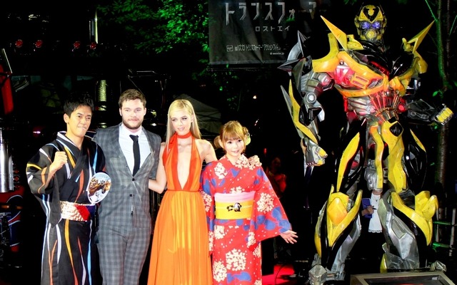 左から順に、武井壮、ジャック・レイナー、ニコラ・ベルツ、中川翔子