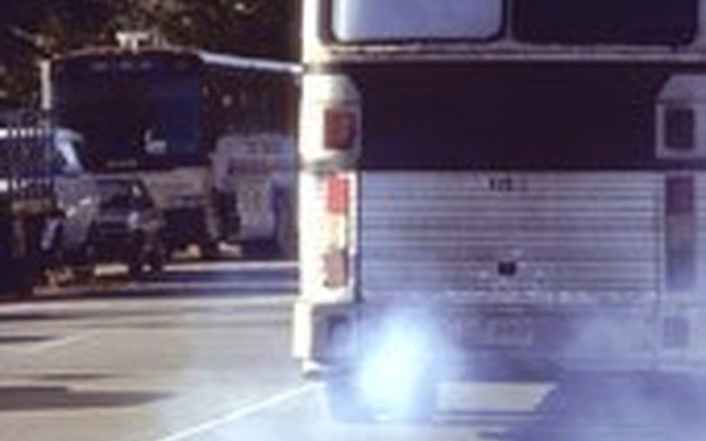 石原都知事びっくり?! 排ガス95%カット、クリーンディーゼル法案可決