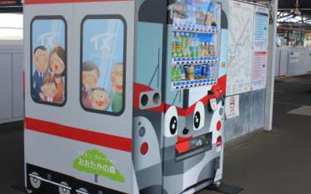 流山おおたかの森駅上り線ホームに設置された「TX電車型ベンダー」。電車のイラストが描かれている。