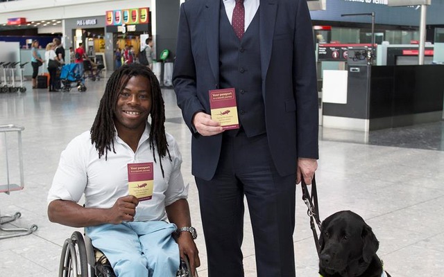 ロンドン・ヒースロー空港、体の不自由な人のためのガイドブックを配布開始