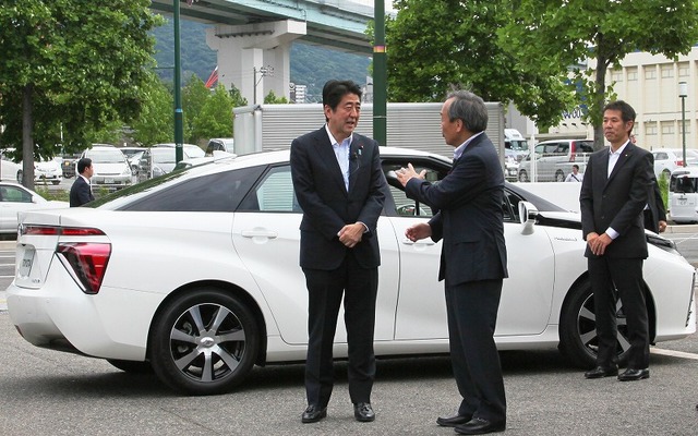 安倍首相とトヨタ自動車内山田会長