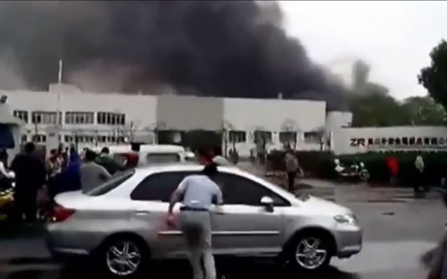 8月2日、中国で起きた自動部品工場の爆発事故後の様子を伝える『The One Quick News』