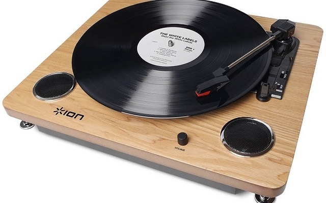 レコード音源をiPhoneやPCに取り込めるアナログレコードプレーヤー「Archive LP」